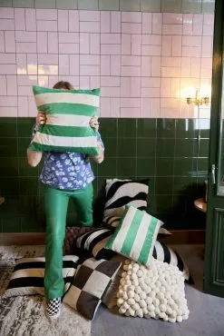 ByOn Pathi Kissen Grün / Beige, 45x45 Cm -Home-Verkäufe 2023 byon pillow pathi green beige 1 1