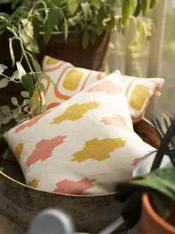 Chhatwal & Jonsson Ikat Agra Kissenbezug 50x50 Cm, Rose/Spicy Yellow -Home-Verkäufe 2023 chhatwal jonsson ikat agra cushion cover 50x50 cm rose spicy yellow 2