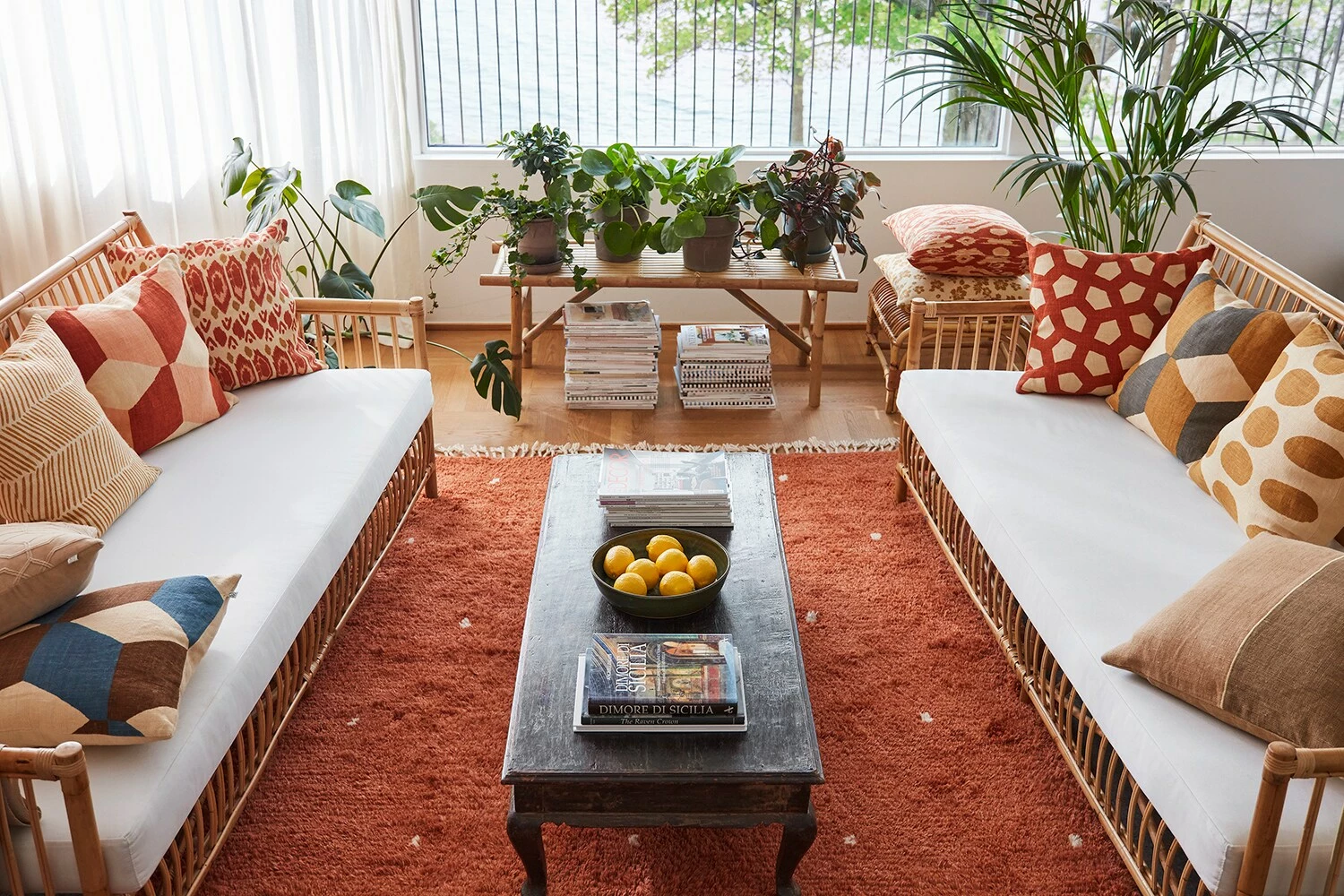 Chhatwal & Jonsson Ikat Bombay Kissenbezug 50x50 Cm, Apricot Orange / Rosa / Spicy Yellow 4 Chhatwal & Jonsson Ikat Bombay Kissenbezug 50x50 Cm, Apricot Orange / Rosa / Spicy Yellow – Bild 2