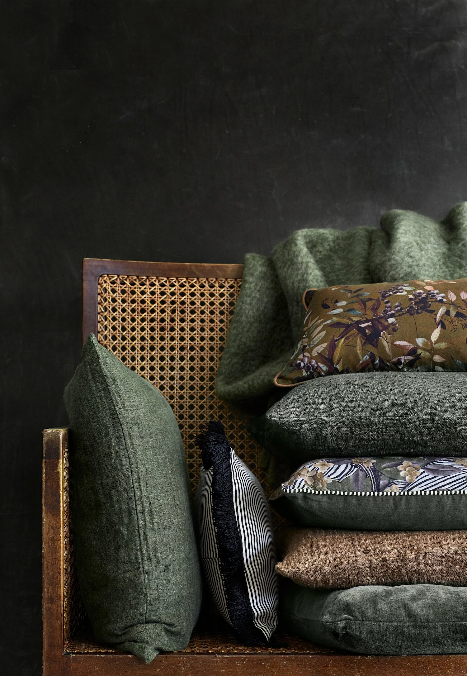 Cozy Living Velvet Soft Kissen 50x50 Cm, Army 6 Cozy Living Velvet Soft Kissen 50x50 Cm, Army – Bild 4