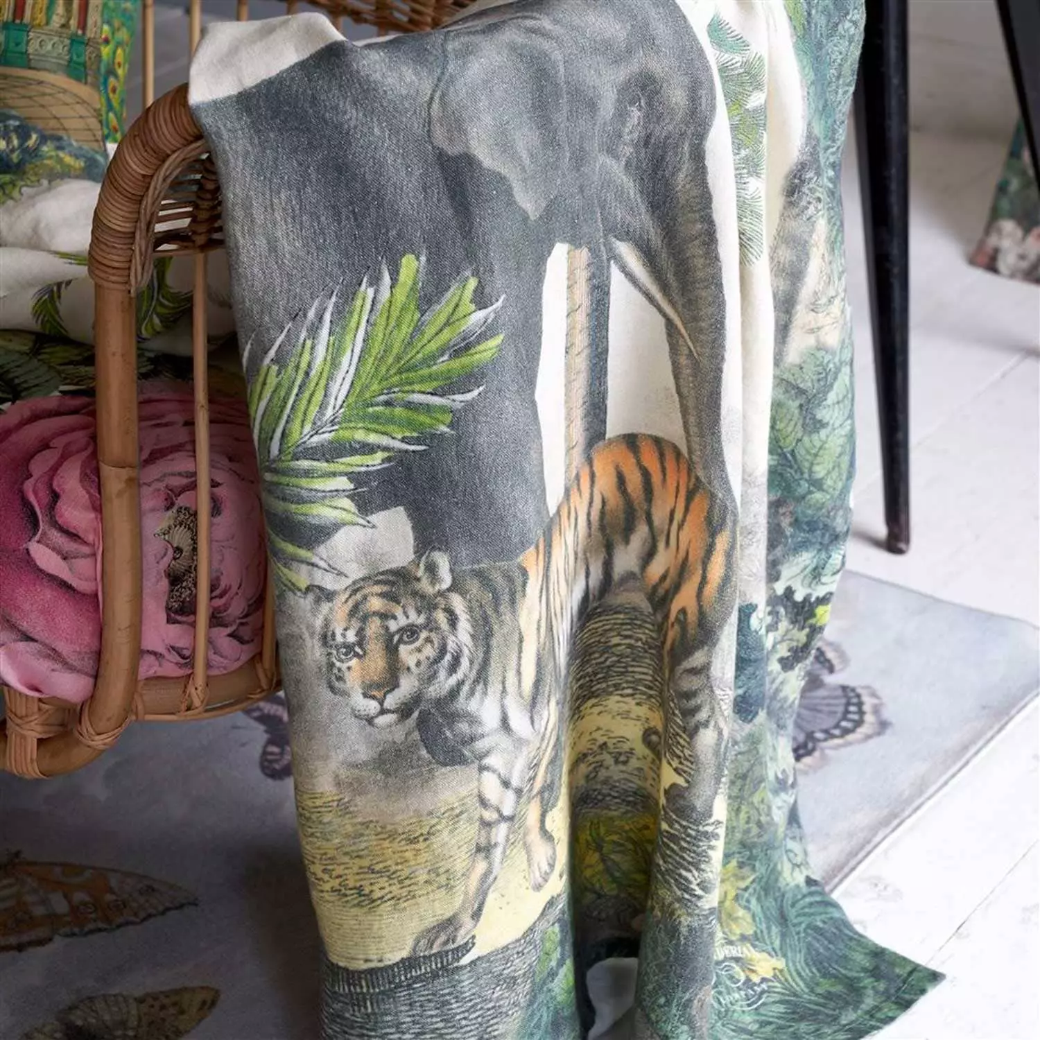 Designers Guild Palm Trail Decke Sepia, 130x180 Cm 6 Designers Guild Palm Trail Decke Sepia, 130x180 Cm – Bild 4