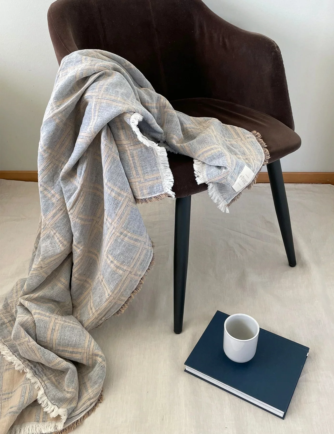 Elvang Dahlia Decke 130x180 Cm, Crown Blue 6 Elvang Dahlia Decke 130x180 Cm, Crown Blue – Bild 4