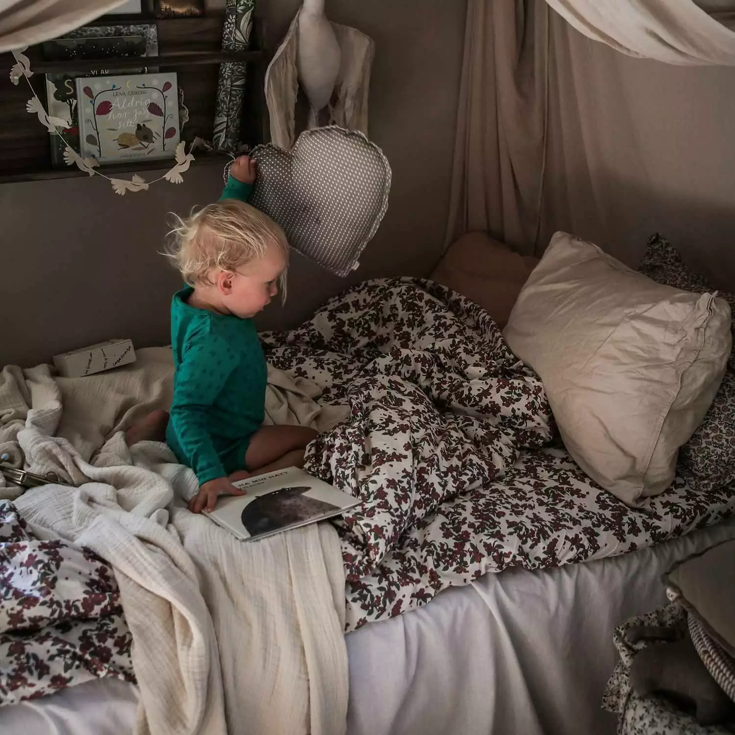 Garbo & Friends Cherrie Blossom Spannleintuch Junior, 60x120 Cm 4 Garbo & Friends Cherrie Blossom Spannleintuch Junior, 60x120 Cm – Bild 2