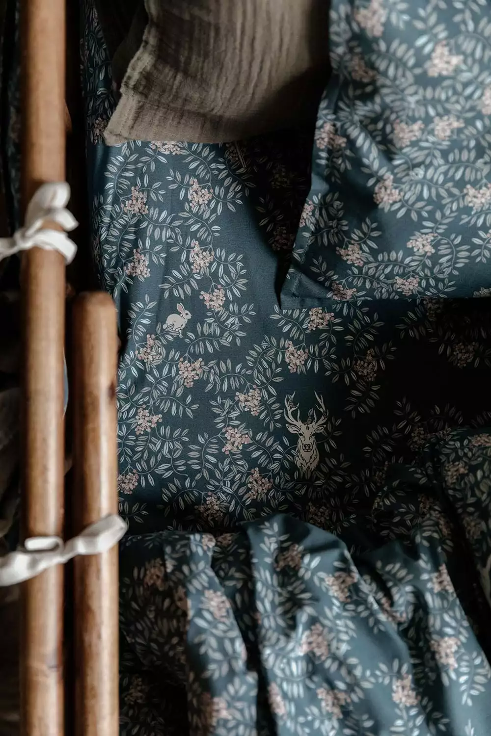 Garbo & Friends Fauna Forest Bettwäscheset 100x130 + 35x55 Cm, Junior 5 Garbo & Friends Fauna Forest Bettwäscheset 100x130 + 35x55 Cm, Junior – Bild 3