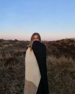 Hein Studio Cleo No. 01 Wolldecke, Creme/Schwarz -Home-Verkäufe 2023 hein studio cleo plaid no 01 3