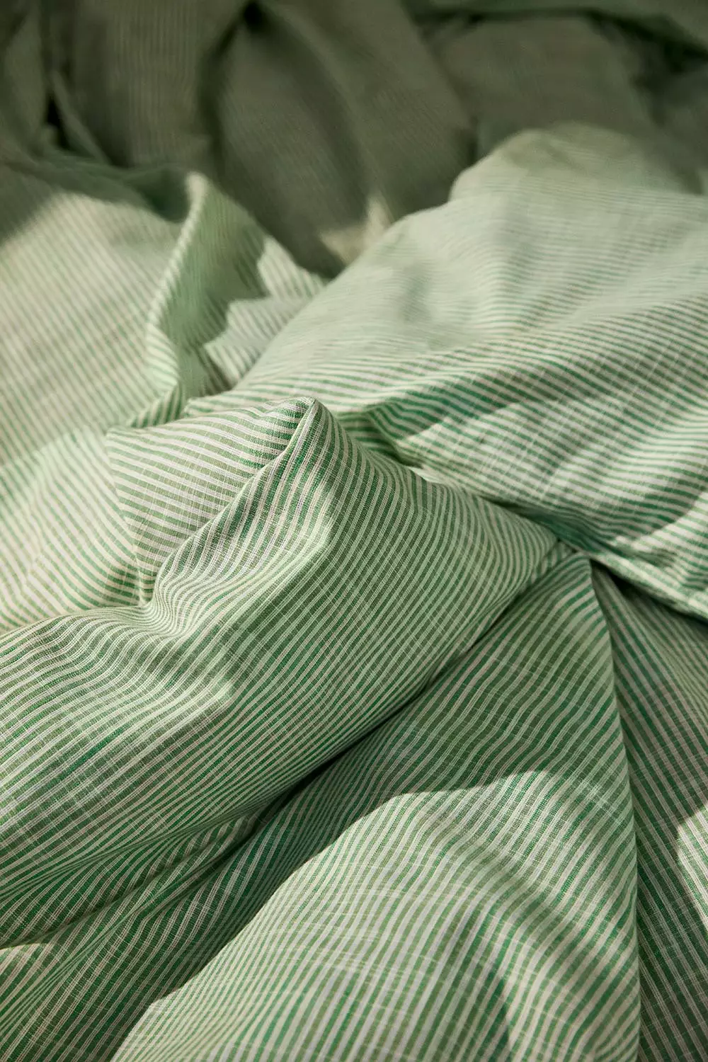 Juna Monochrome Lines Bettbezug-Set 140x200 + 50x70 Cm, Grün 7 Juna Monochrome Lines Bettbezug-Set 140x200 + 50x70 Cm, Grün – Bild 5