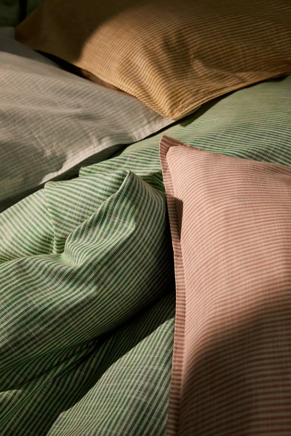 Juna Monochrome Lines Bettbezug-Set 140x200 + 50x70 Cm, Grün 8 Juna Monochrome Lines Bettbezug-Set 140x200 + 50x70 Cm, Grün – Bild 6