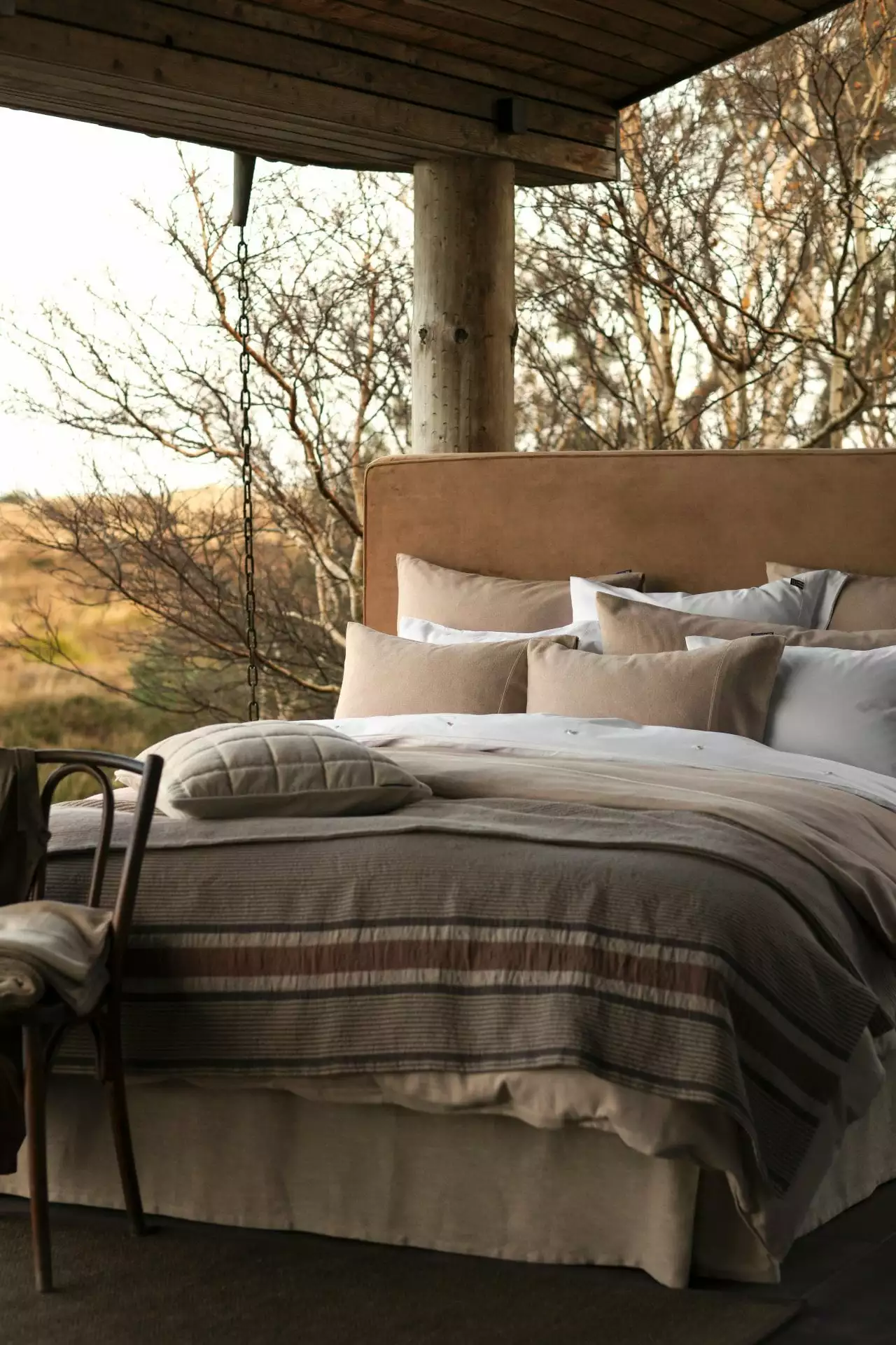 Lexington Side Striped Soft Quilted Cotton Tagesdecke 260x240 Cm, Beige 4 Lexington Side Striped Soft Quilted Cotton Tagesdecke 260x240 Cm, Beige – Bild 2