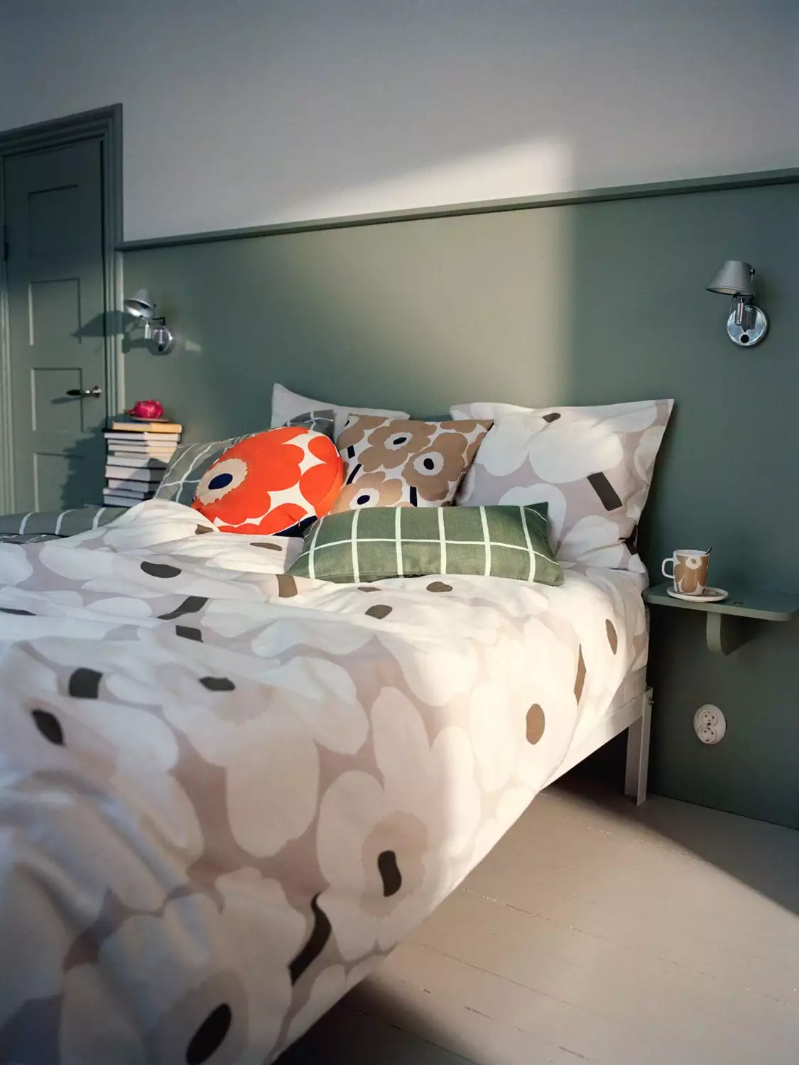 Marimekko Pieni Unikko Kissenbezug 50x50 Cm, Weiß / Rot 4 Marimekko Pieni Unikko Kissenbezug 50x50 Cm, Weiß / Rot – Bild 2