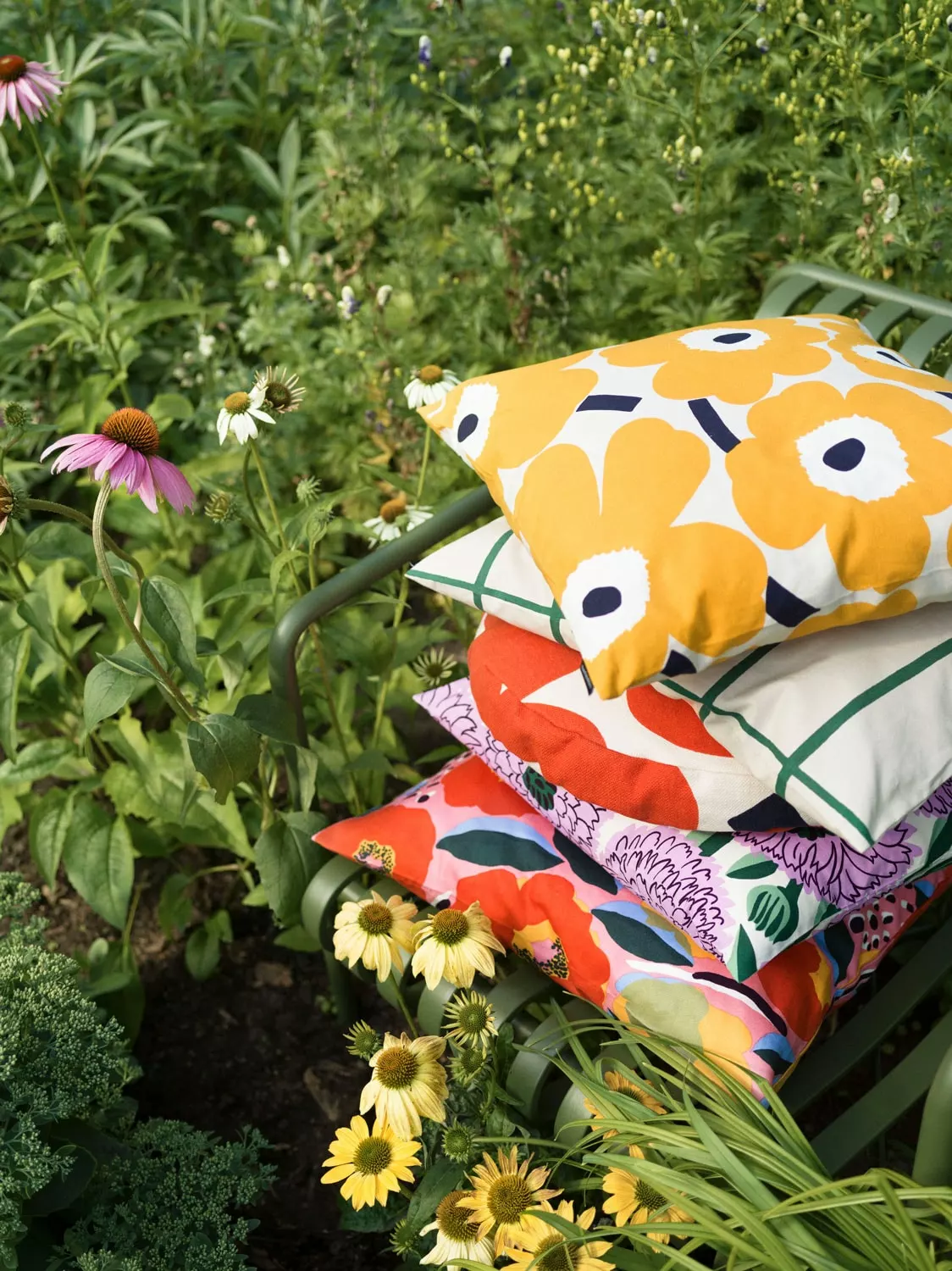 Marimekko Pieni Unikko Kissenbezug 50x50 Cm, Weiß / Rot 5 Marimekko Pieni Unikko Kissenbezug 50x50 Cm, Weiß / Rot – Bild 3