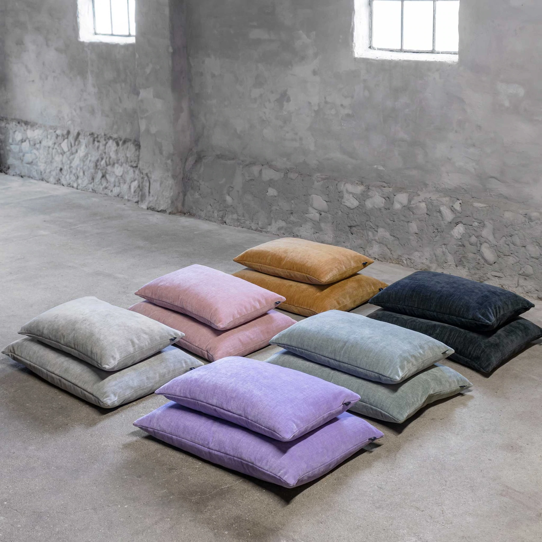 Mette Ditmer Chenille Kissen 40x60 Cm, Anthrazit 5 Mette Ditmer Chenille Kissen 40x60 Cm, Anthrazit – Bild 3