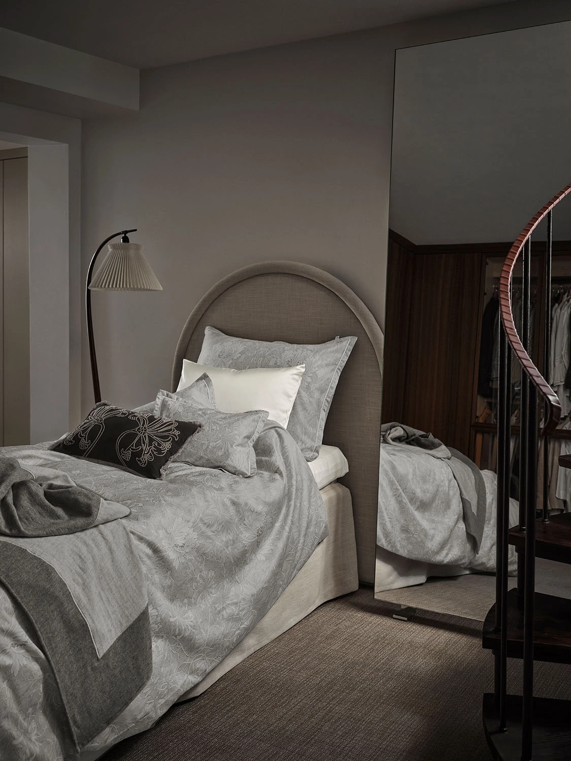 Mille Notti Honeysuckle & Tulip Plaid Grau, 130x220 Cm 4 Mille Notti Honeysuckle & Tulip Plaid Grau, 130x220 Cm – Bild 2