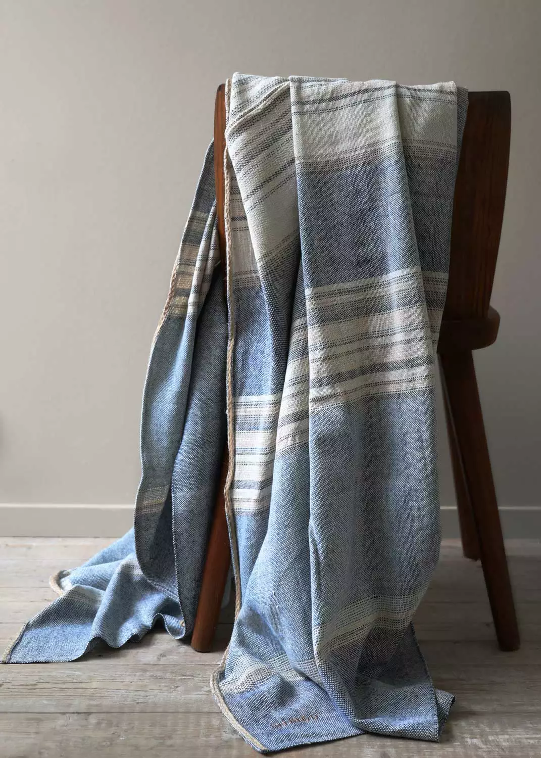 Mimou Bliss Tagesdecke 180x240 Cm, Indigo Stripe 4 Mimou Bliss Tagesdecke 180x240 Cm, Indigo Stripe – Bild 2