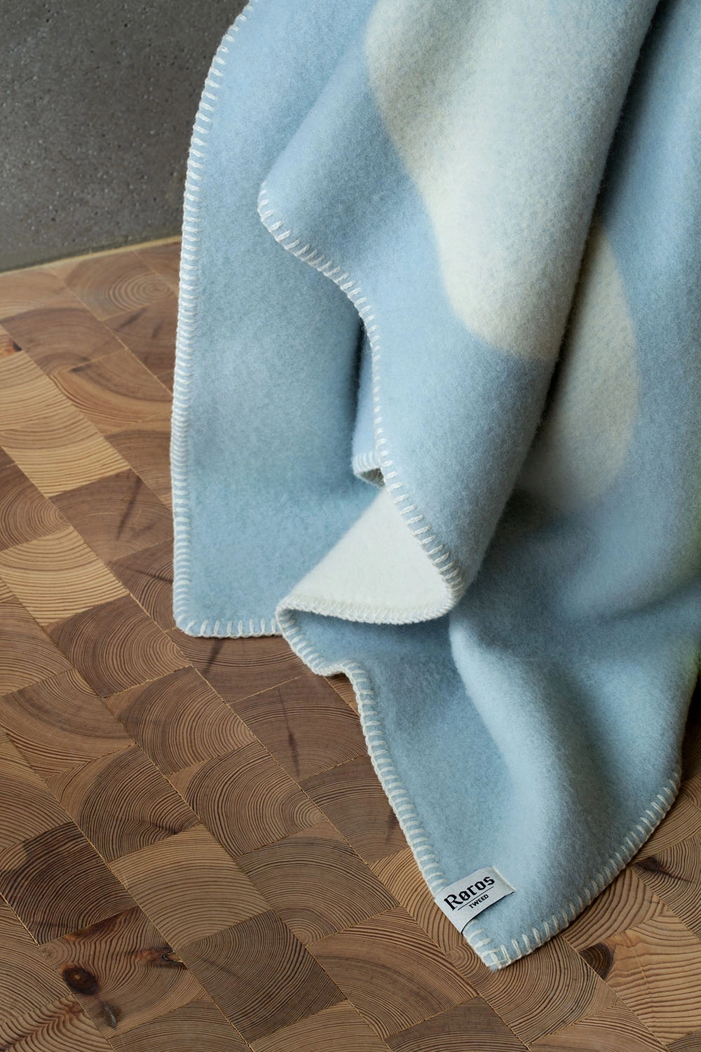 Røros Tweed MOON Wolldecke 135x200 Cm, Crescent Blue 6 Røros Tweed MOON Wolldecke 135x200 Cm, Crescent Blue – Bild 4