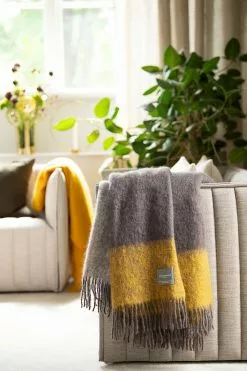 Stackelbergs Mohair Striped Plaid Mustard/Charcoal, 130x170 Cm 7 Stackelbergs Mohair Striped Plaid Mustard/Charcoal, 130x170 Cm -Home-Verkäufe 2023 stackelbergs mohair striped plaid mustard charcoal 130x170 cm 1