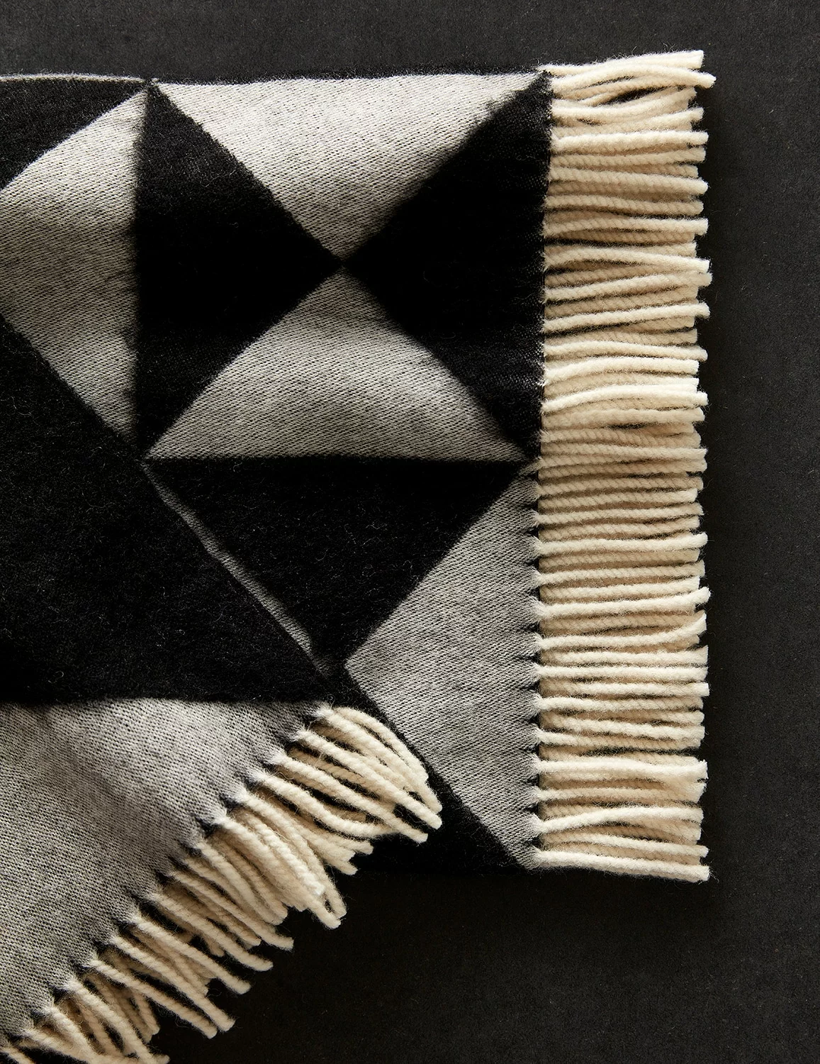 Verpan Mirror Wollplaid 130x190 Cm, Schwarz 4 Verpan Mirror Wollplaid 130x190 Cm, Schwarz – Bild 2